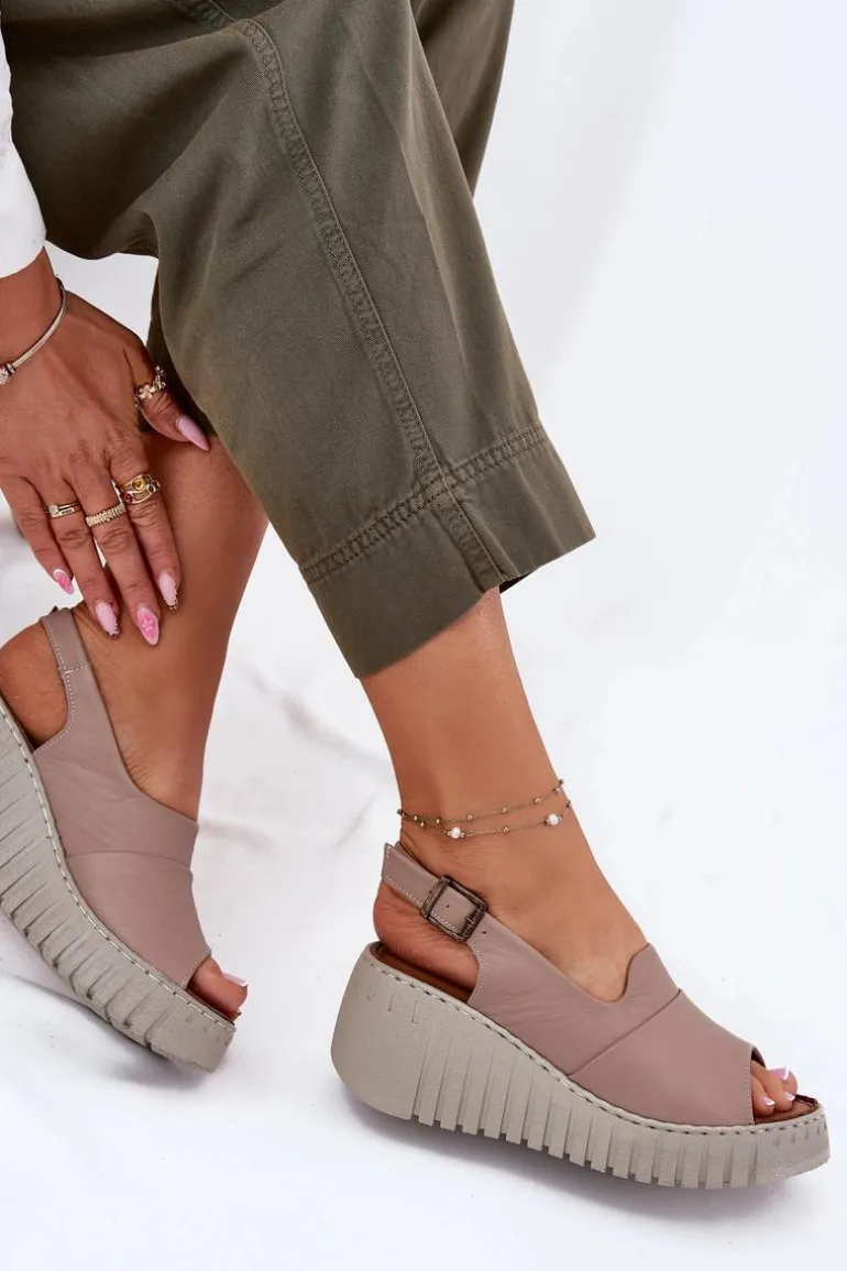 Sandały Damskie Z Naturalnej Skóry Na Koturnie Artiker 54C0788 Ciemnobeżowe