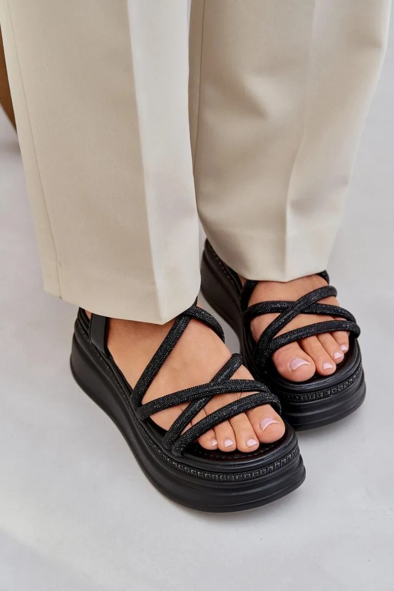 Sandały Na Masywnej Platformie Z Przeplatającymi Się Paskami Czarne Lanathea
