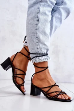 Sandały Na Obcasie Wiązane Czarne Meghan