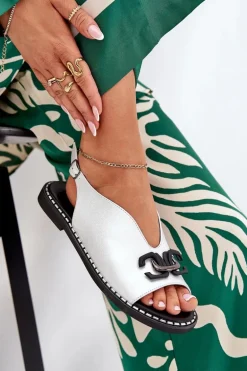 Sandały Na Płaskim Obcasie Z Ozdobą Eko Skóra Srebrne Tillireta