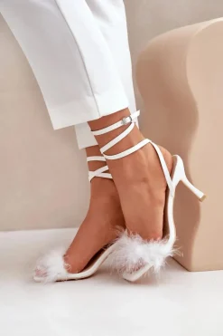 Sandały Na Szpilce Z Piórami Białe Emilettra