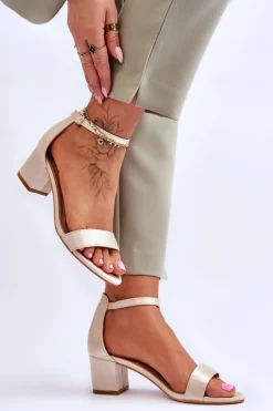Satynowe Sandały Na Niskim Obcasie Beżowe Juliet