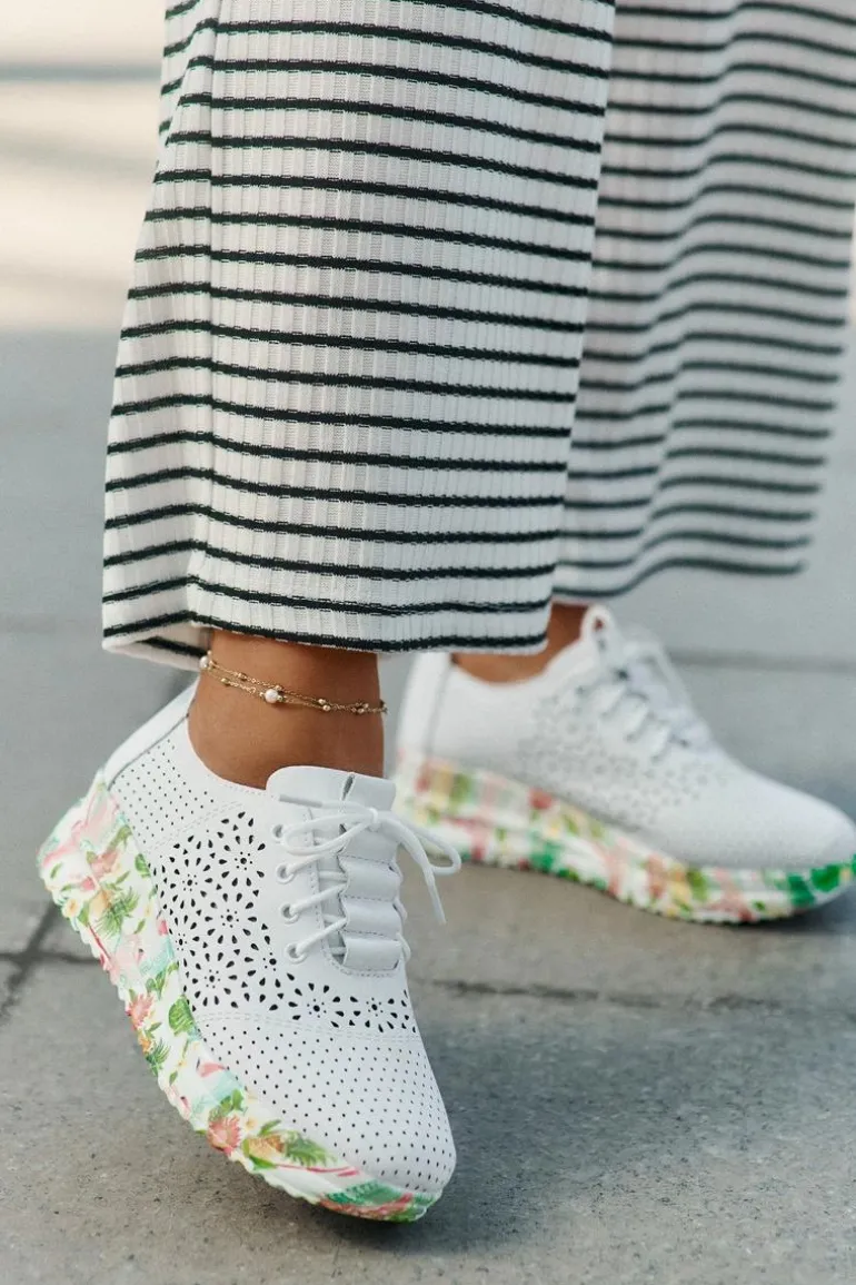 Skórzane Ażurowe Półbuty Damskie Na Koturnie Artiker 56C1532 Białe