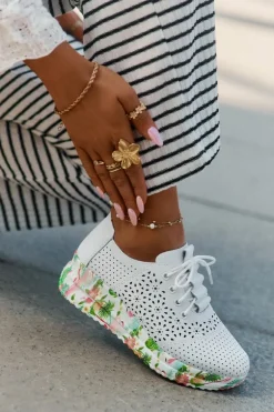 Skórzane Ażurowe Półbuty Damskie Na Koturnie Artiker 56C1532 Białe