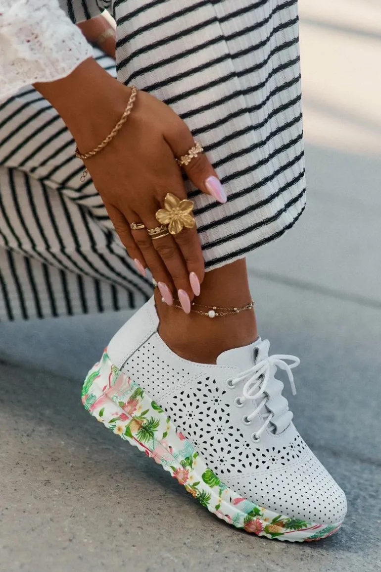 Skórzane Ażurowe Półbuty Damskie Na Koturnie Artiker 56C1532 Białe