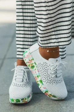 Skórzane Ażurowe Półbuty Damskie Na Koturnie Artiker 56C1532 Białe