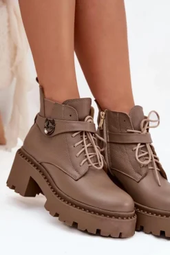 Skórzane Botki Damskie Na Klocku Z Ozdobnym Paskiem Ocieplane Zazoo 60557 Ciemnobeżowe