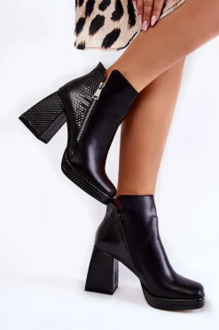 Skórzane Botki Na Obcasie Geometryczny Wzór Czarne Alienore