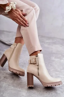 Skórzane Botki Na Obcasie Z Ozdobnym Zamkiem Beżowe Rosita