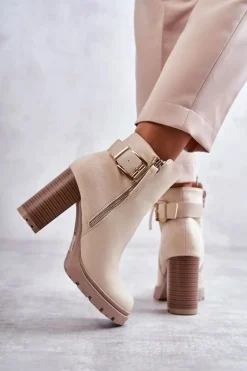 Skórzane Botki Na Obcasie Z Ozdobnym Zamkiem Beżowe Rosita