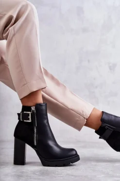 Skórzane Botki Na Obcasie Z Ozdobnym Zamkiem Czarne Rosita