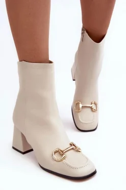 Skórzane Botki Na Obcasie Z Ozdobą Beżowe Pamelinta