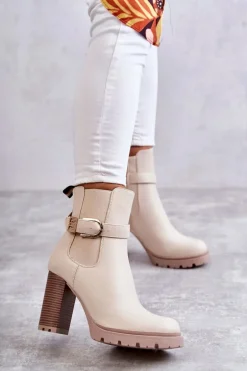 Skórzane Botki Na Słupku Z Ozdobnym Paskiem Beżowe Maresol