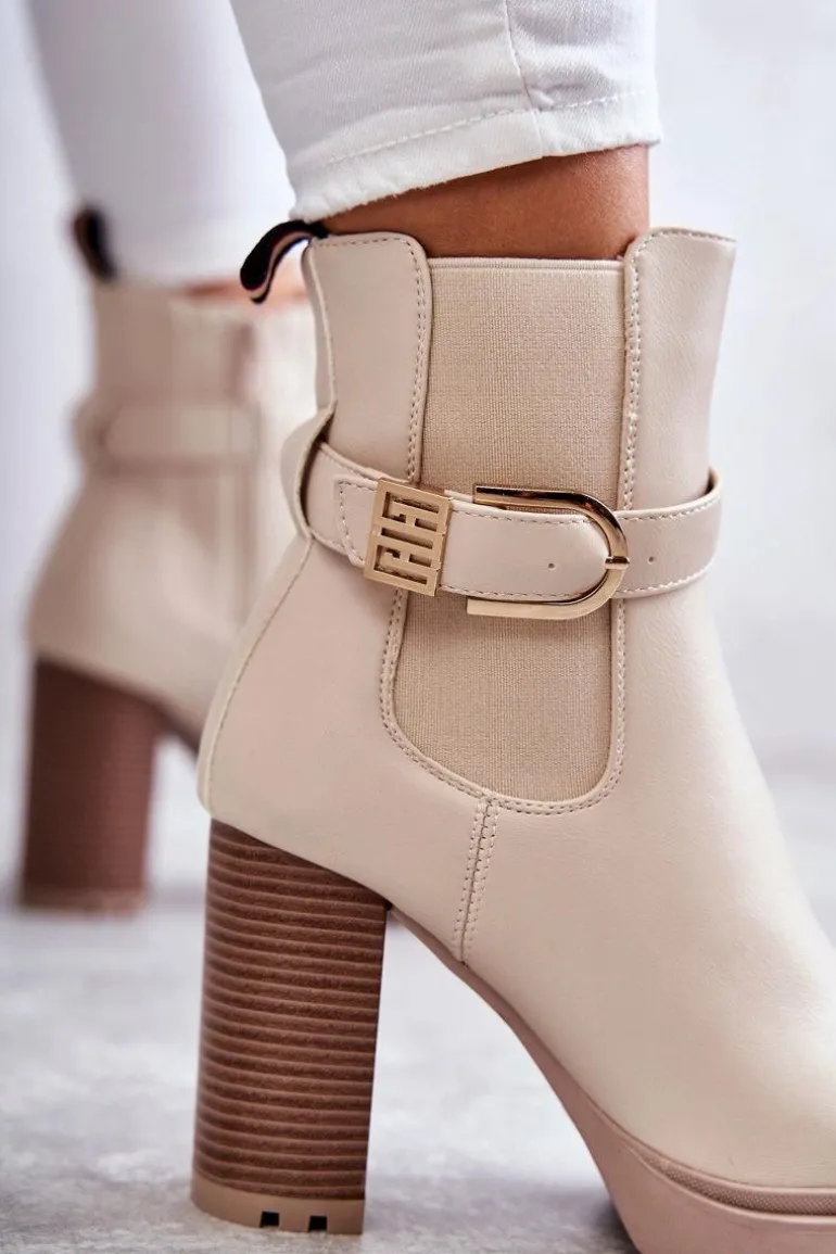 Skórzane Botki Na Słupku Z Ozdobnym Paskiem Beżowe Maresol
