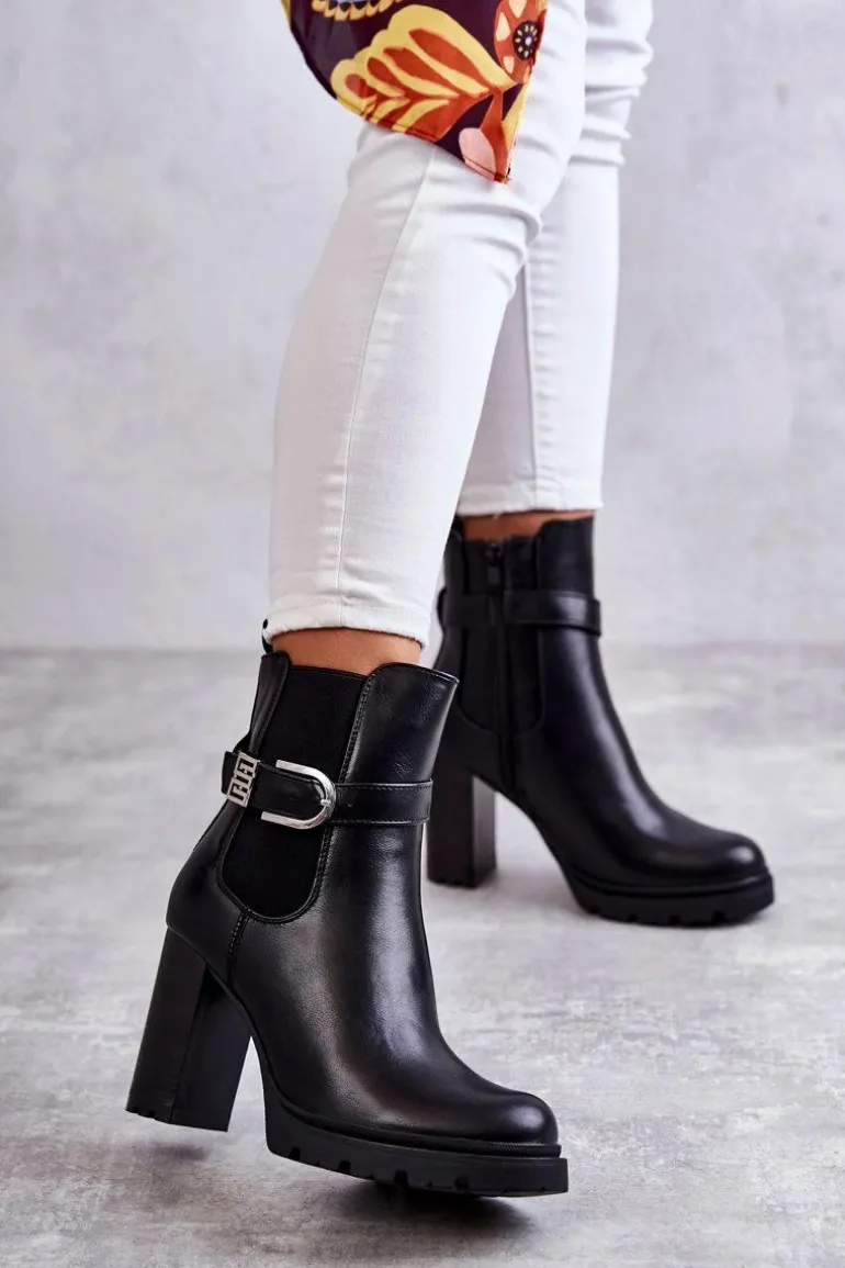 Skórzane Botki Na Słupku Z Ozdobnym Paskiem Czarne Maresol