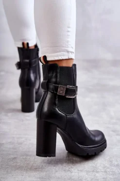Skórzane Botki Na Słupku Z Ozdobnym Paskiem Czarne Maresol