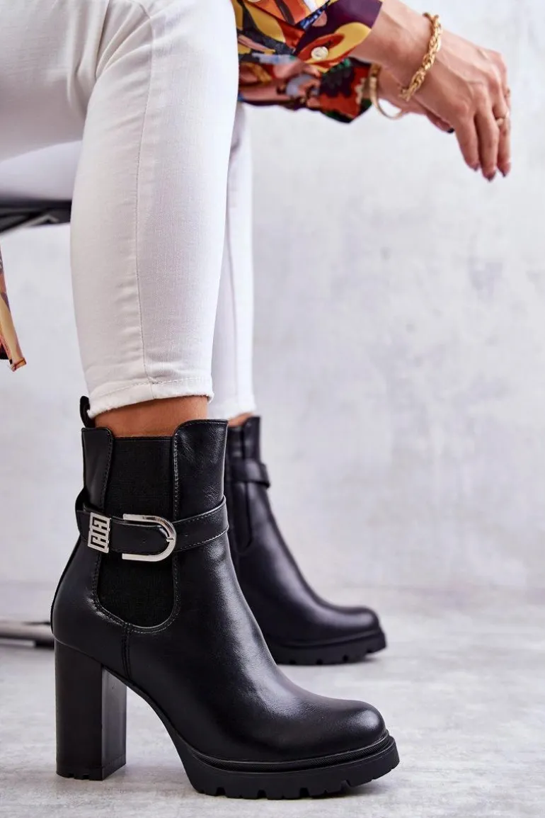 Skórzane Botki Na Słupku Z Ozdobnym Paskiem Czarne Maresol