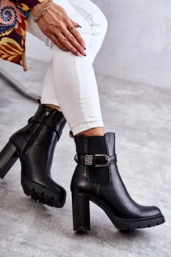 Skórzane Botki Na Słupku Z Ozdobnym Paskiem Czarne Maresol