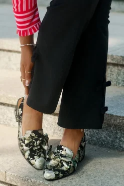 Skórzane Czółenka W Kwiaty Z Kokardą N6539-44 Czarne