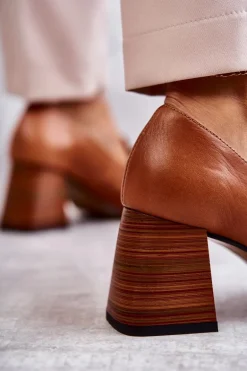 Skórzane Czółenka Z Łańcuchem Laura Messi 2514 Camel