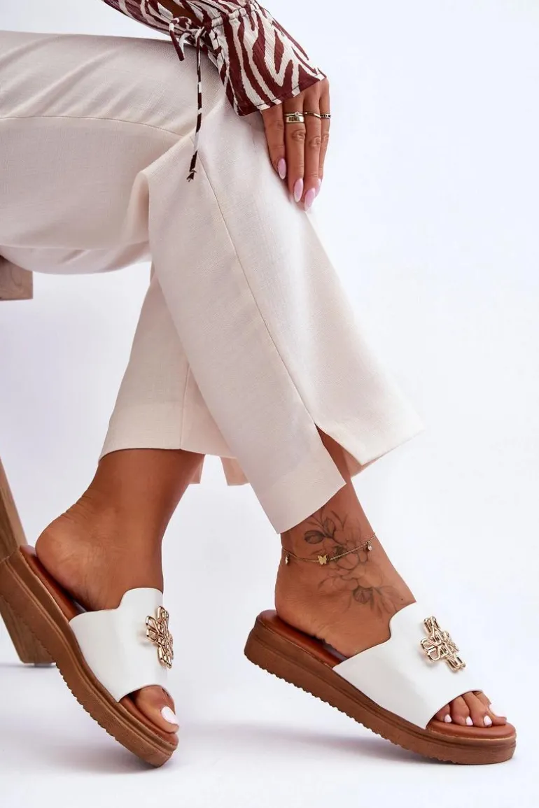 Skórzane Damskie Klapki Na Platformie z Ozdobą Białe Azera