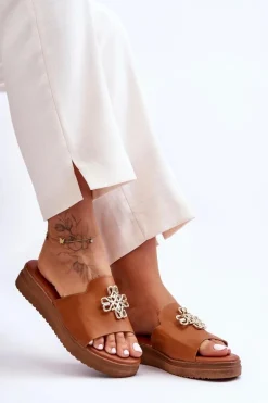 Skórzane Damskie Klapki Na Platformie z Ozdobą Brązowe Azera