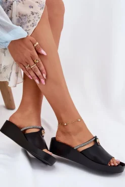 Skórzane Damskie Klapki Z Ozdobnym Paskiem KV51-034 Czarne