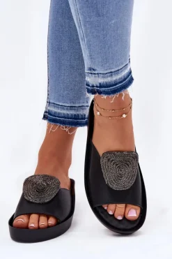 Skórzane Damskie Klapki Z Ozdobą KV51-028 Czarne