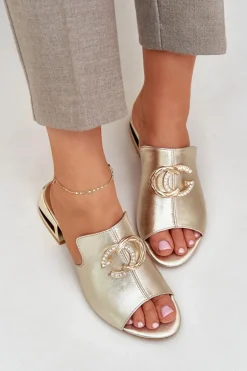 Skórzane Eleganckie Klapki Damskie Na Niskim Obcasie Laura Messi 2874 Złote