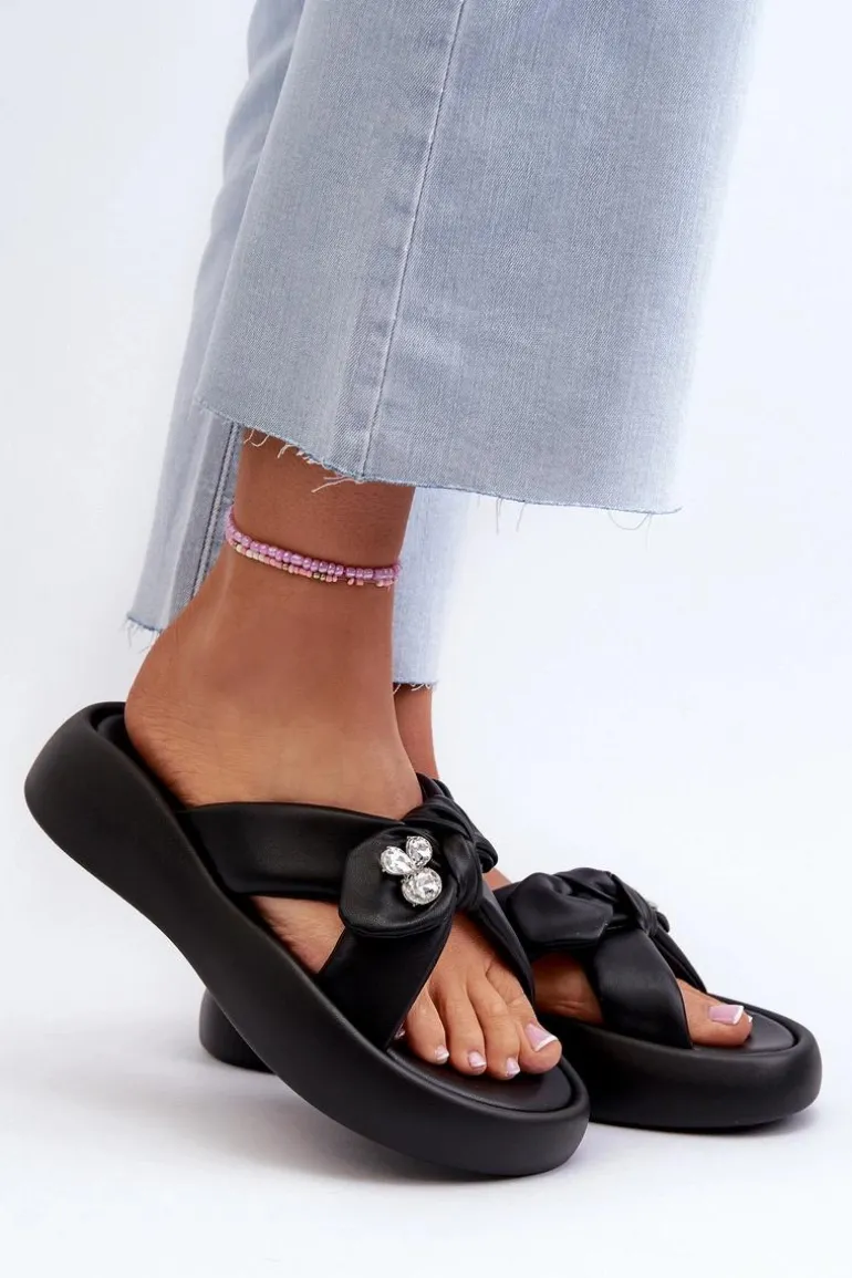 Skórzane Klapki Damskie Na Platformie Czarne GOE NN2N4110