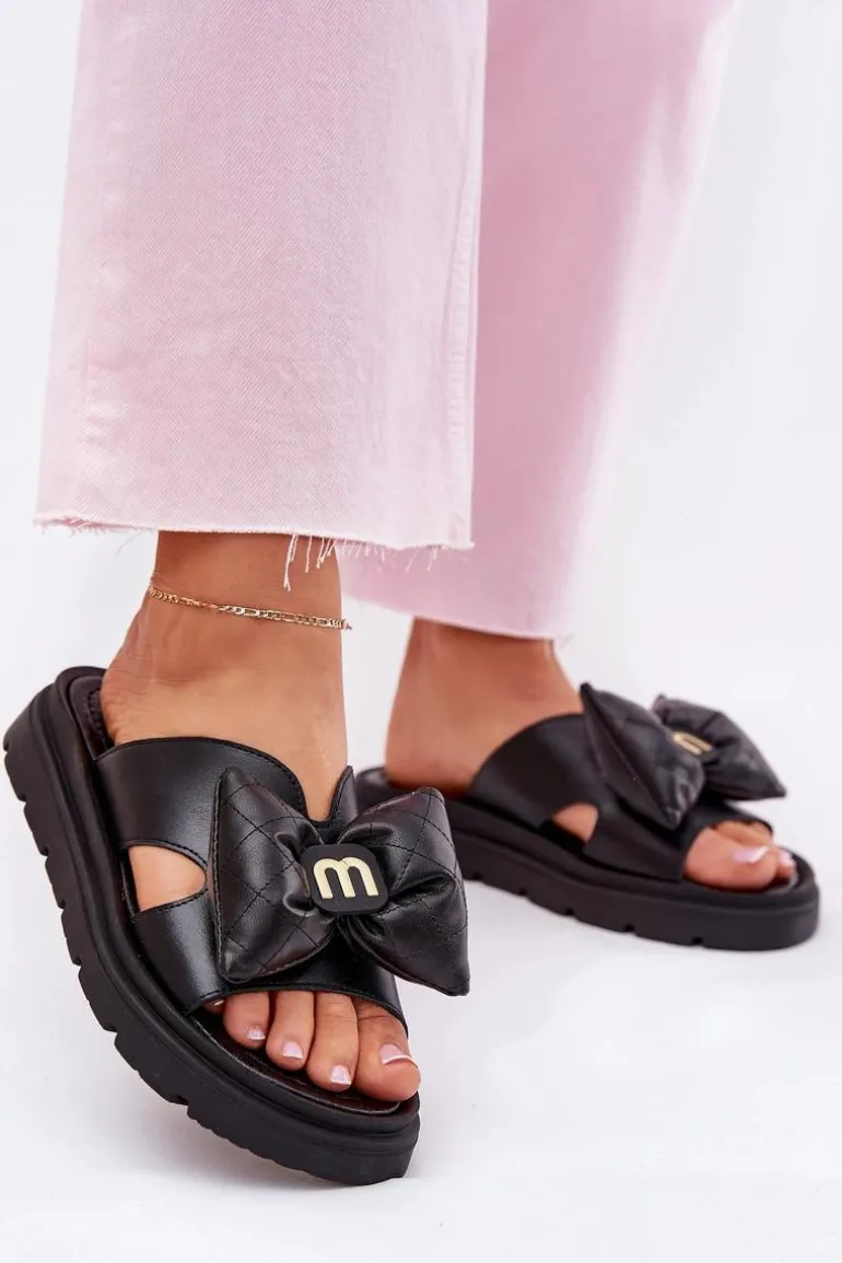 Skórzane Klapki Damskie Na Platformie Z Kokardą CheBello 4647 Czarne