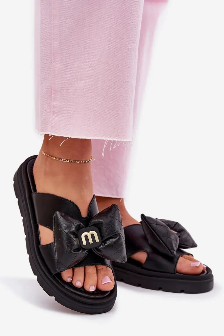 Skórzane Klapki Damskie Na Platformie Z Kokardą CheBello 4647 Czarne