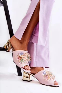 Skórzane Klapki Damskie Na Obcasie Z Ozdobą Różowe Calinda