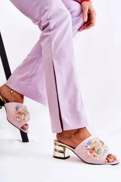 Skórzane Klapki Damskie Na Obcasie Z Ozdobą Różowe Calinda