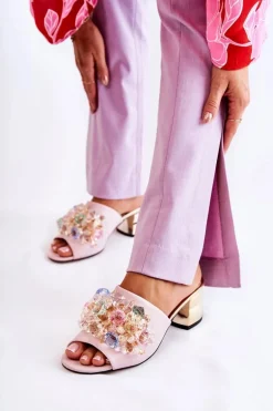 Skórzane Klapki Damskie Na Obcasie Z Ozdobą Różowe Calinda