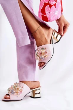 Skórzane Klapki Damskie Na Obcasie Z Ozdobą Różowe Calinda