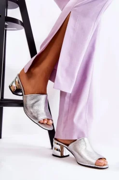 Skórzane Klapki Damskie Na Obcasie Srebrne Perry