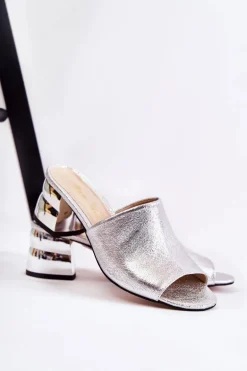 Skórzane Klapki Damskie Na Obcasie Srebrne Perry