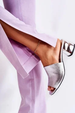 Skórzane Klapki Damskie Na Obcasie Srebrne Perry