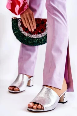 Skórzane Klapki Damskie Na Obcasie Srebrne Perry