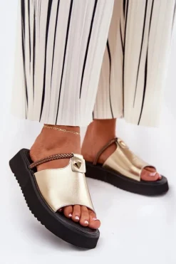 Skórzane Klapki Damskie Na Platformie Z Ozdobnym Paskiem D&A MK51-475 Złote