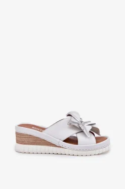 Skórzane Klapki Damskie Na Koturnie Z Ozdobnym Kwiatem Artiker 54C0538 Biało-Srebrne