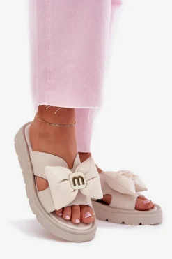 Skórzane Klapki Damskie Na Platformie Z Kokardą CheBello 4647 Beżowe