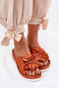 Skórzane Klapki Damskie Na Koturnie Z Ozdobnym Kwiatem Artiker 52C0505 Pomarańczowe