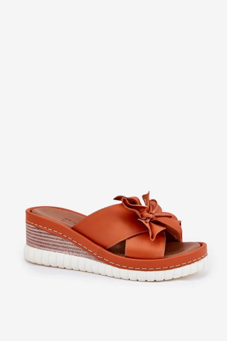 Skórzane Klapki Damskie Na Koturnie Z Ozdobnym Kwiatem Artiker 52C0505 Pomarańczowe