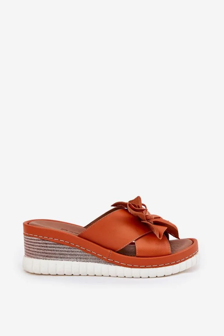 Skórzane Klapki Damskie Na Koturnie Z Ozdobnym Kwiatem Artiker 52C0505 Pomarańczowe