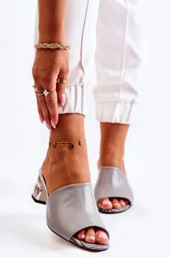 Skórzane Klapki Damskie Na Obcasie Szare Perry