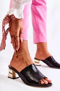 Skórzane Klapki Damskie Wzór Krokodyl Na Obcasie Czarne Perry