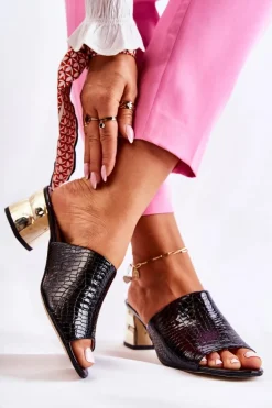 Skórzane Klapki Damskie Wzór Krokodyl Na Obcasie Czarne Perry