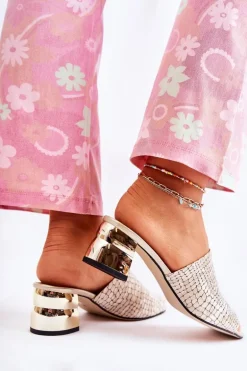 Skórzane Klapki Damskie Wzór Krokodyl Na Obcasie Beżowe Perry